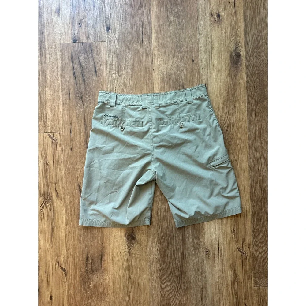 Columbia Omni-Shield Mens Hiking Shorts Sage Green Khaki Size 32 Outdoor Cargo
